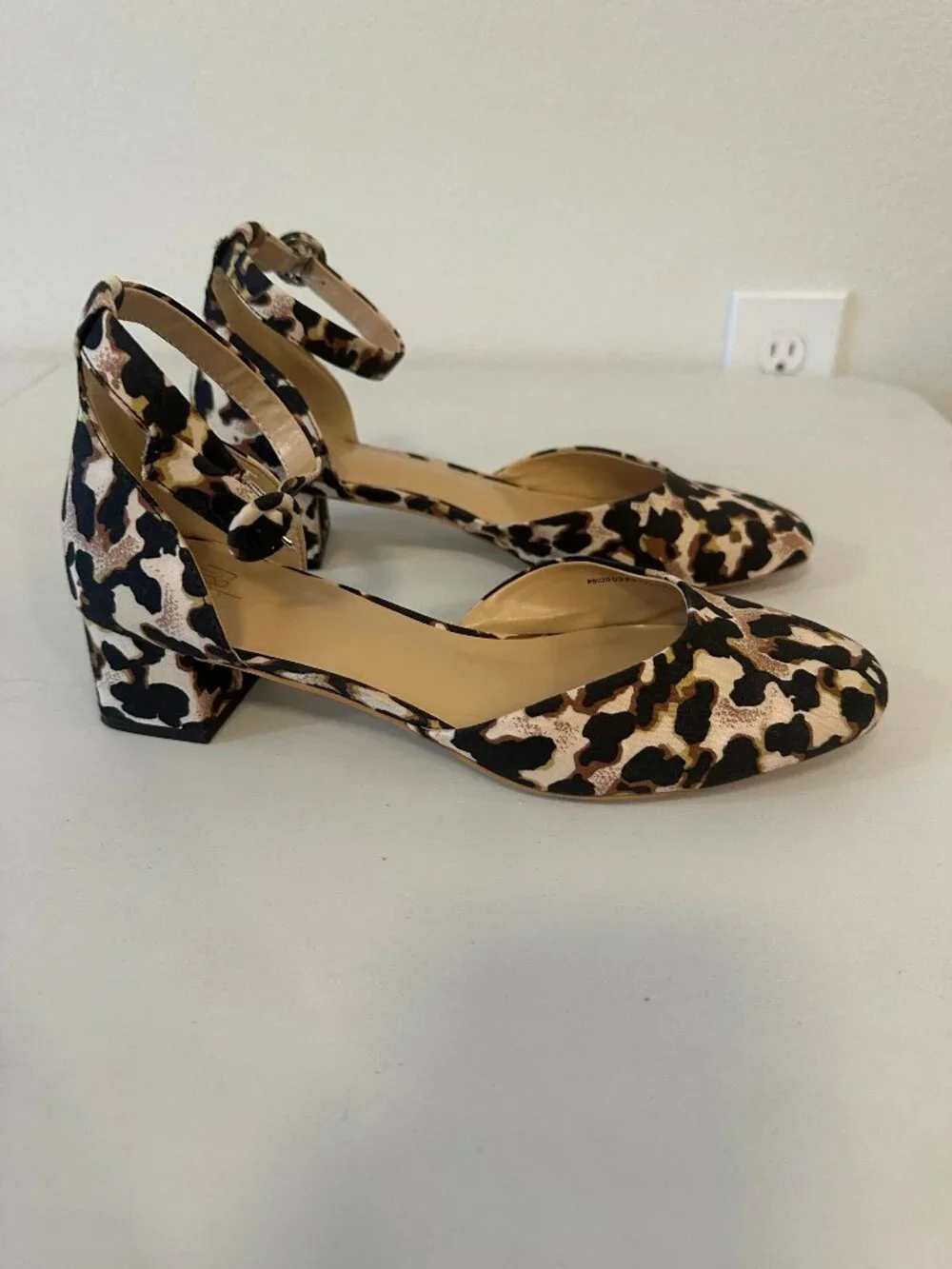 Cabi Women's Leopard Print Ankle Strap Block Heel Pumps Size 8.5 #6020